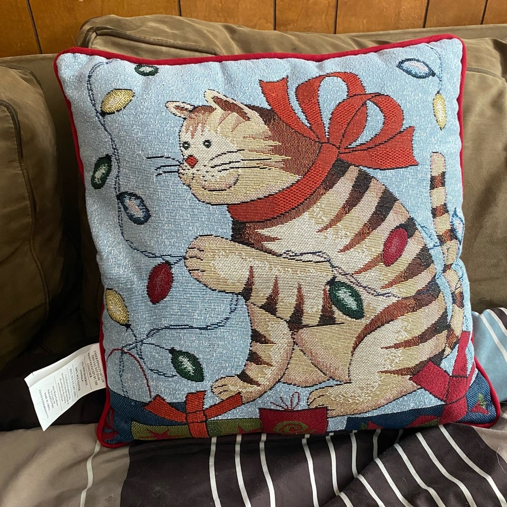 NWOT Arlee Home Fashions CHRISTMAS CAT - RED Pillow Decoration